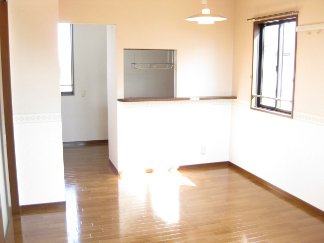 Living and room. LDK is spacious at 12.5 Pledge! 