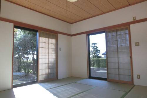 Non-living room. First floor Japanese-style room 8 quires. tatami ・ Sliding door is also Chokawa construction work already