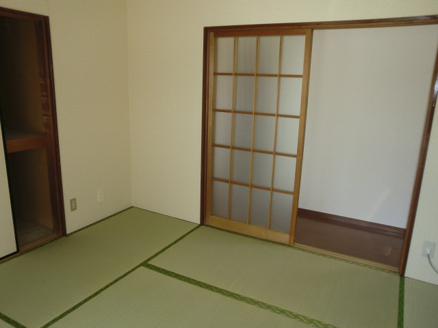 Other room space. There is Japanese-style room of calm