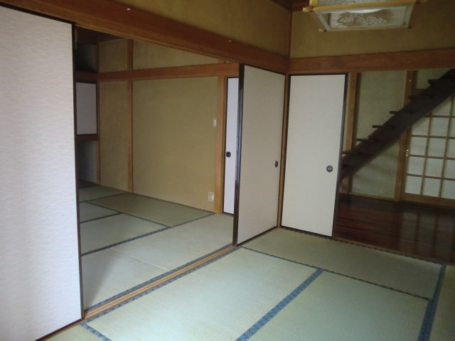 Other room space. There is a serene Japanese-style. (Tsuzukiai)