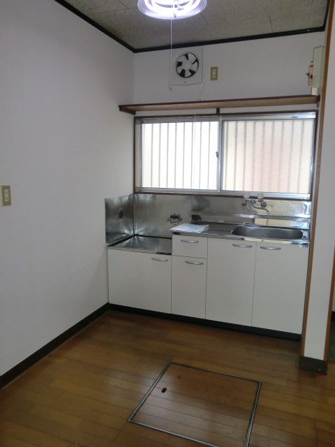 Kitchen. Is the renovation already in the kitchen new