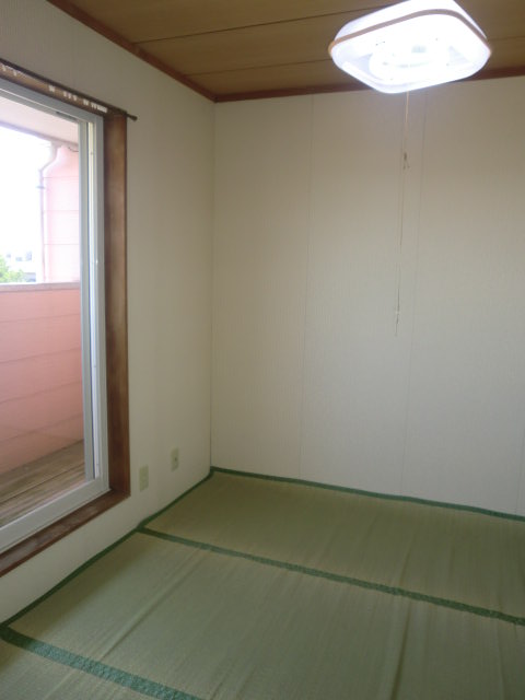 Other room space. There are Japanese-style room of calm