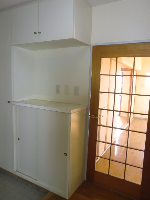 Entrance. Cupboard, It is with a front door storage