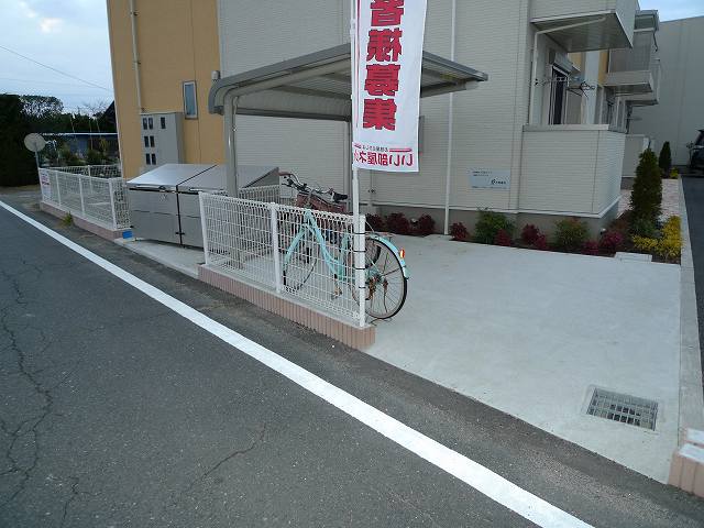 Other. Bicycle-parking space, 0m to waste storage (Other)