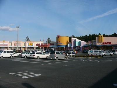 Shopping centre. Tomobe until Square 1700m