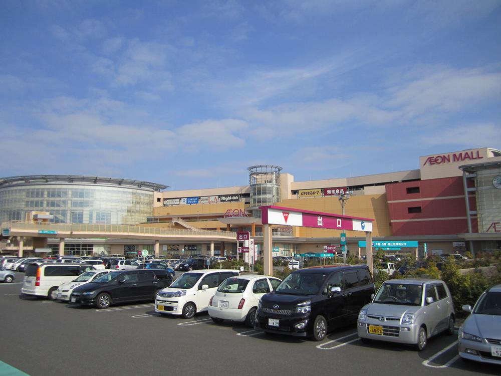 Shopping centre. Uchihara Aeon Mall