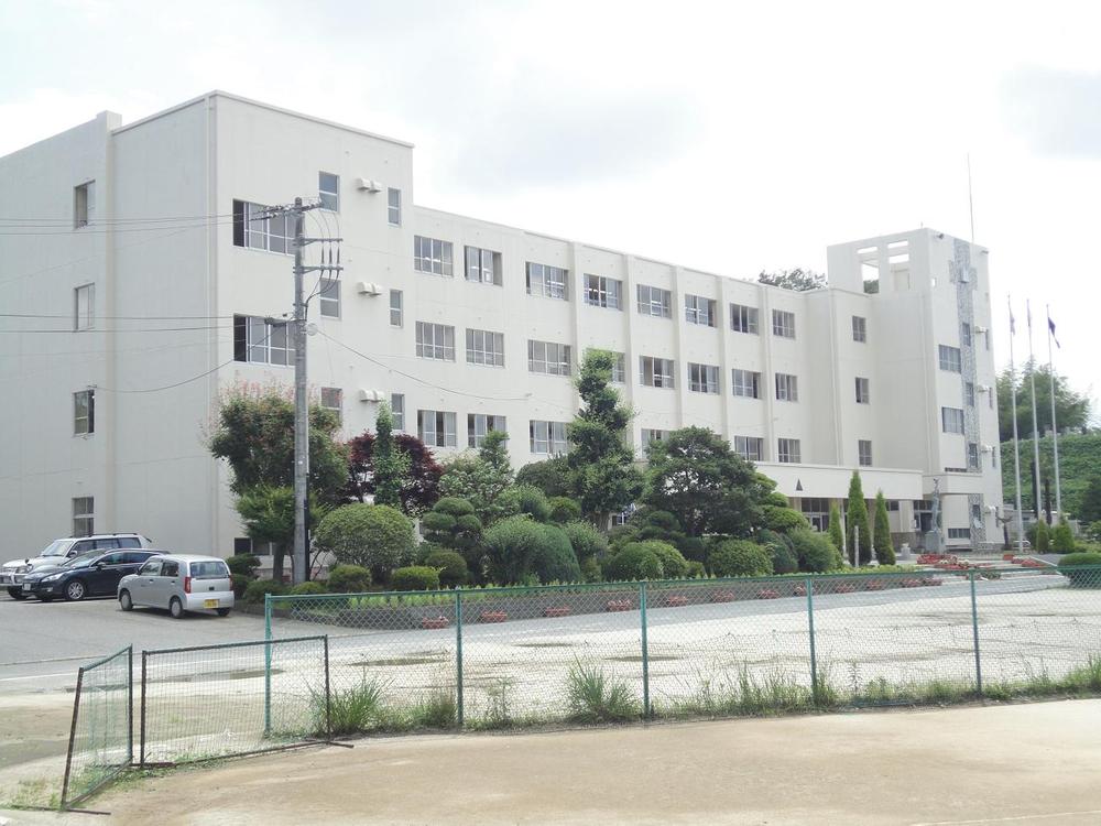 Junior high school. Kasama 690m until junior high school