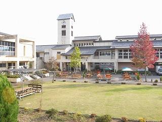 Junior high school. Kasama to City East Junior High School 185m