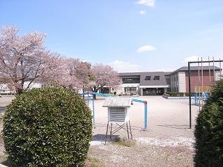 Primary school. Kasama Tateiwa between 783m to the first elementary school