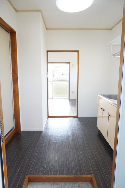 Entrance. Pick-up is a bright room at the moment I opened the door!