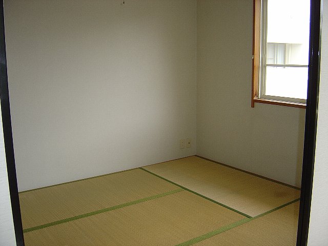 Living and room. Exchange of tatami mat in the hope