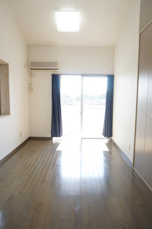 Living and room. Bathroom another angle! Sunny two-sided lighting on the south-facing! 