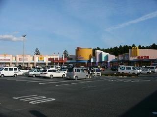 Shopping centre. 1234m to Ise 甚友 part Square Shopping Center