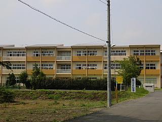 Junior high school. Kasama Tateiwa between 883m to junior high school