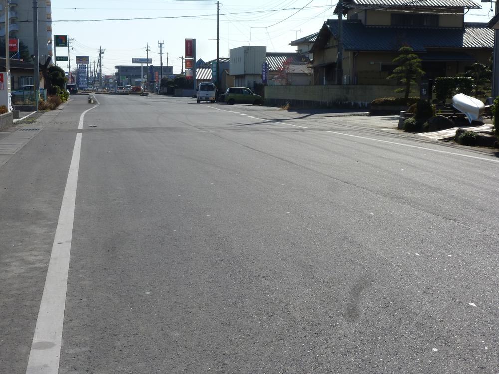 Local photos, including front road. Construction in the local whole photo