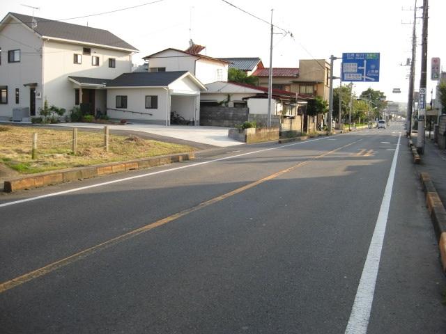 Local photos, including front road. Local (12 May 2013) Shooting