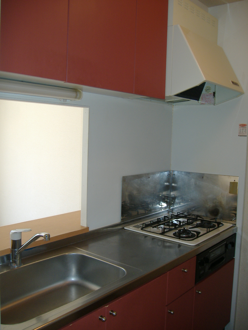 Kitchen. 3-neck gas stove kitchen