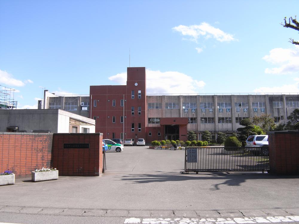 Primary school. Kasama Tateiwa between 1554m to the third elementary school