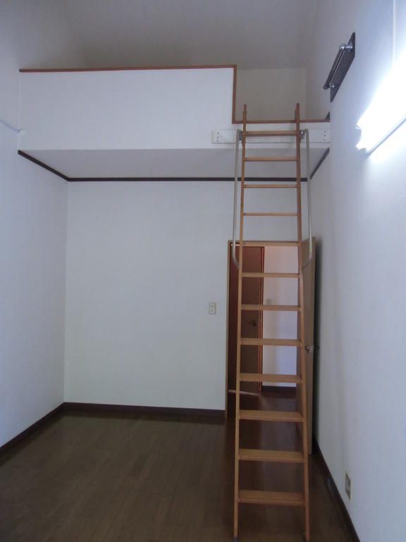Other room space. There are loft 2 places