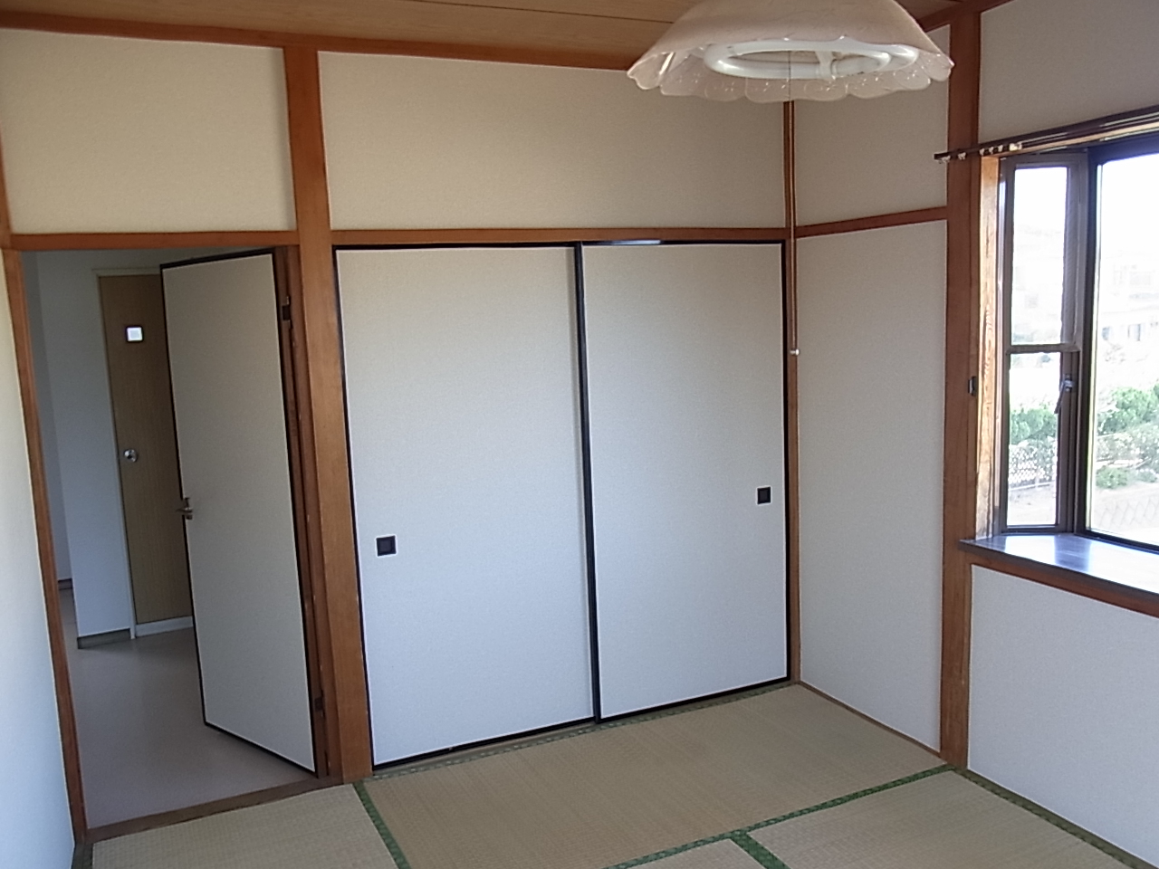 Living and room. From Japanese-style veranda side