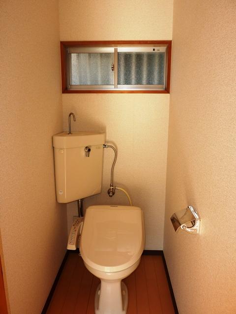 Toilet. floor ・ Uosshuretto ・ It was cross renewed