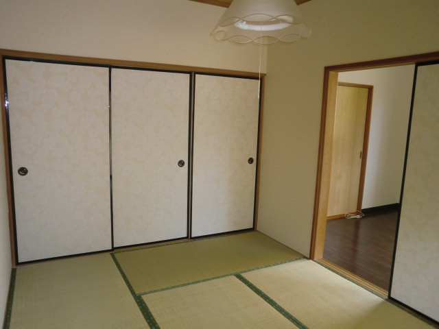 Other room space. There is a calm Japanese-style