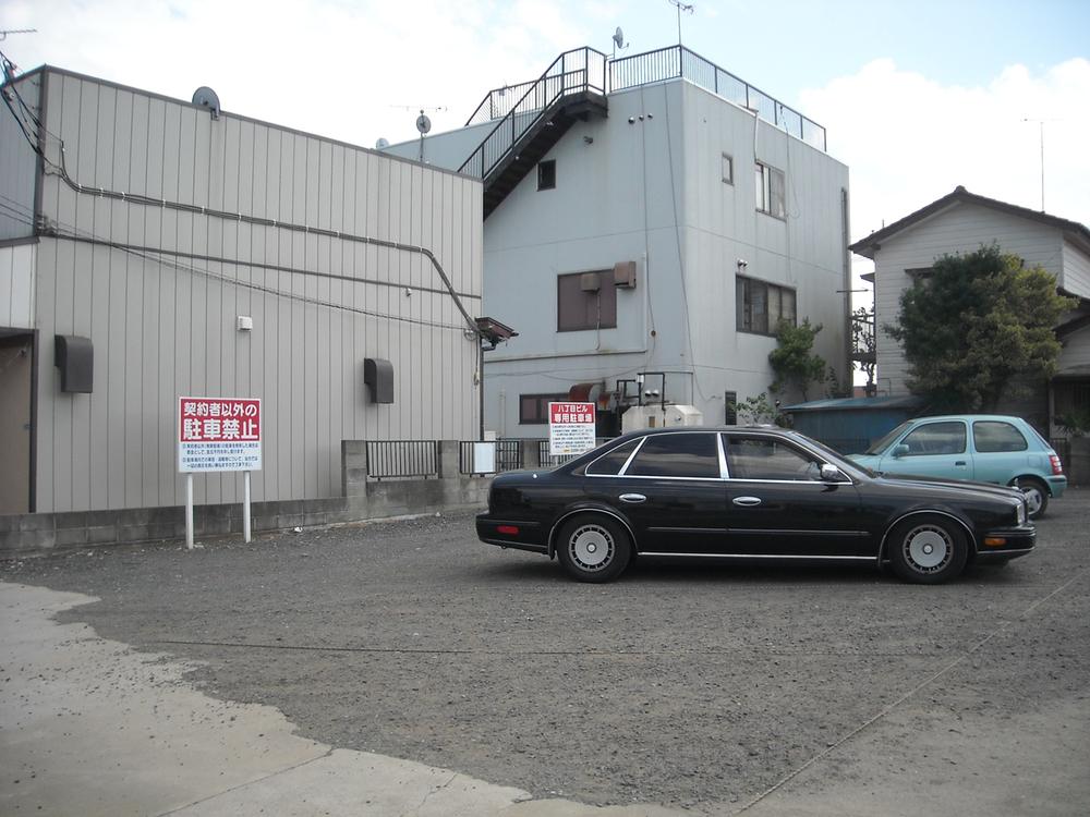 Parking lot. We owe about 10 cars in the month 30,000 yen