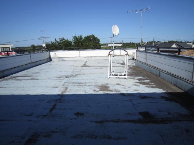View photos from the dwelling unit. rooftop