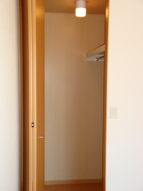 Receipt. Walk-in closet