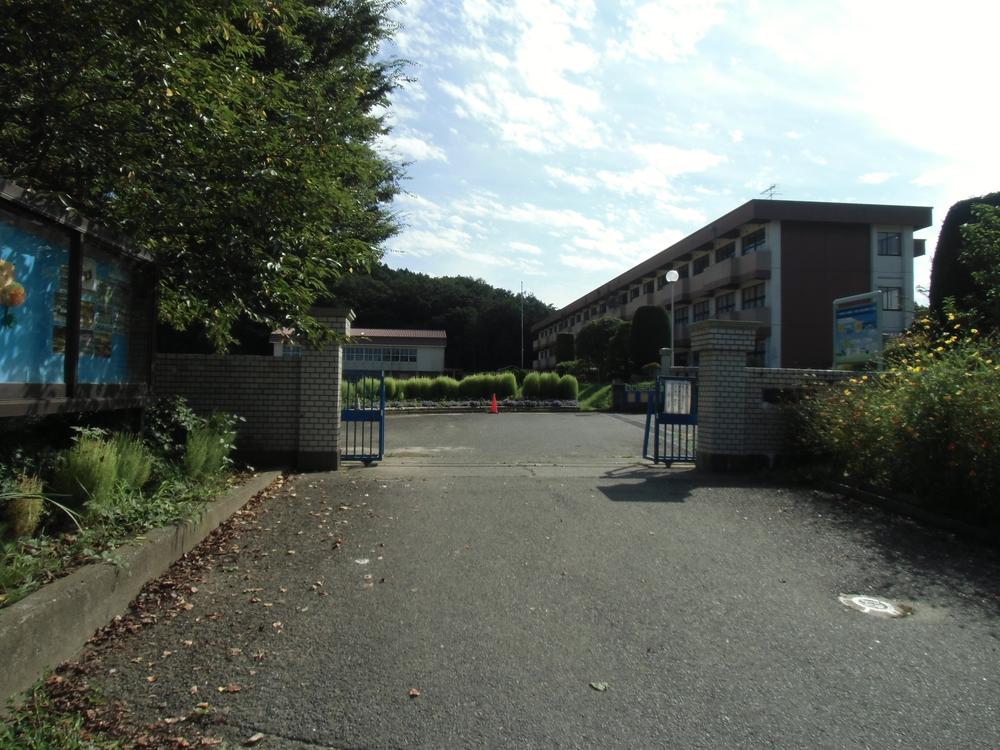 Primary school. Getting Around (1) nearby elementary school [Nakago the second elementary school]  It is a distance of about 1.2 kilometers