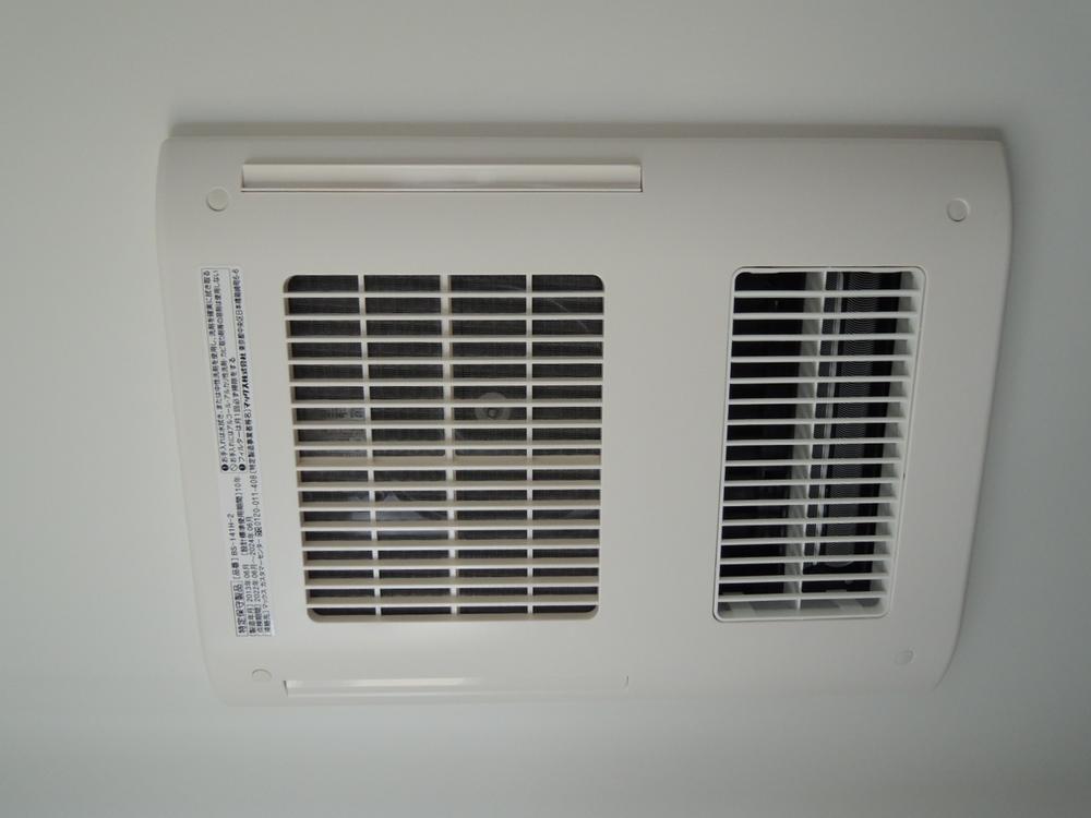 Cooling and heating ・ Air conditioning. It is with a bathroom drying function. 