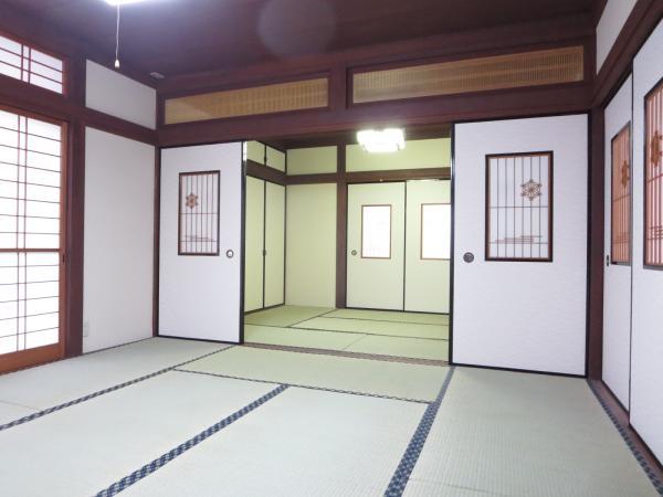 Non-living room. 10 Pledge is on the first floor and six quires of Japanese-style room Tsuzukiai, Hiroen is also there elegant space. Tatami mat replacement, It was instead stuck shoji sliding door. The sliding door is a room of pure Japanese style is applied to the surface Kumiko crafted. 