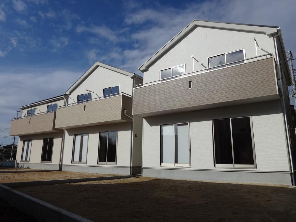 Local appearance photo. From left 1 Building (23.8 million yen), Building 2 (22,800,000 yen), Building 3 (23.8 million yen)