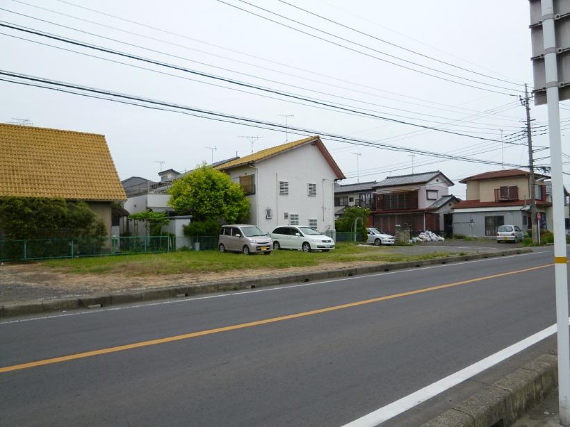 Local photos, including front road. Local (11 May 2013) Shooting