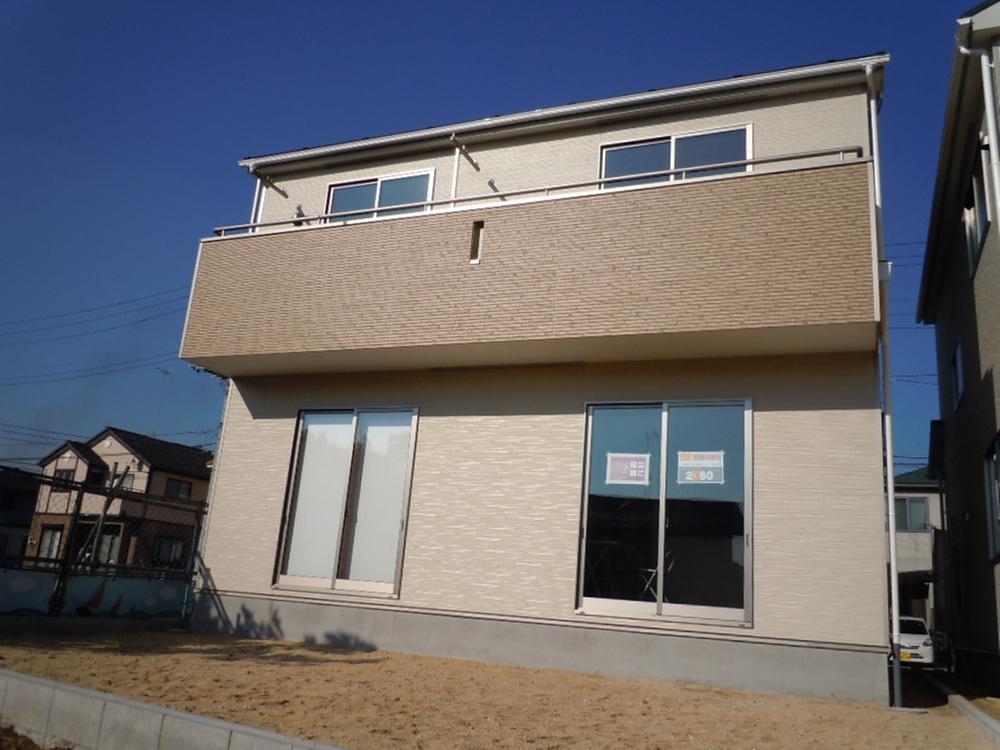 Local appearance photo. Local (12 May 2013) Shooting