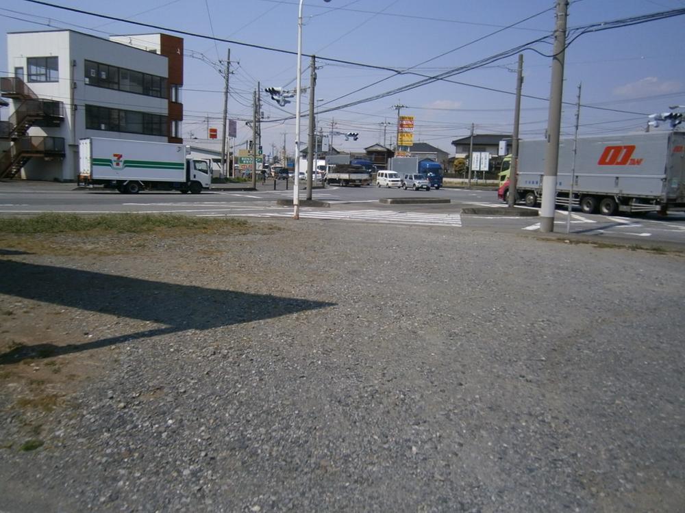 Local photos, including front road. Local (March 2012) shooting