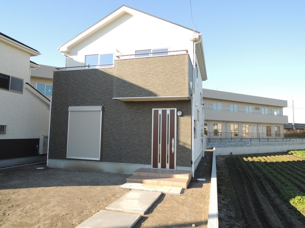 Local appearance photo. Local (11 May 2013) Shooting