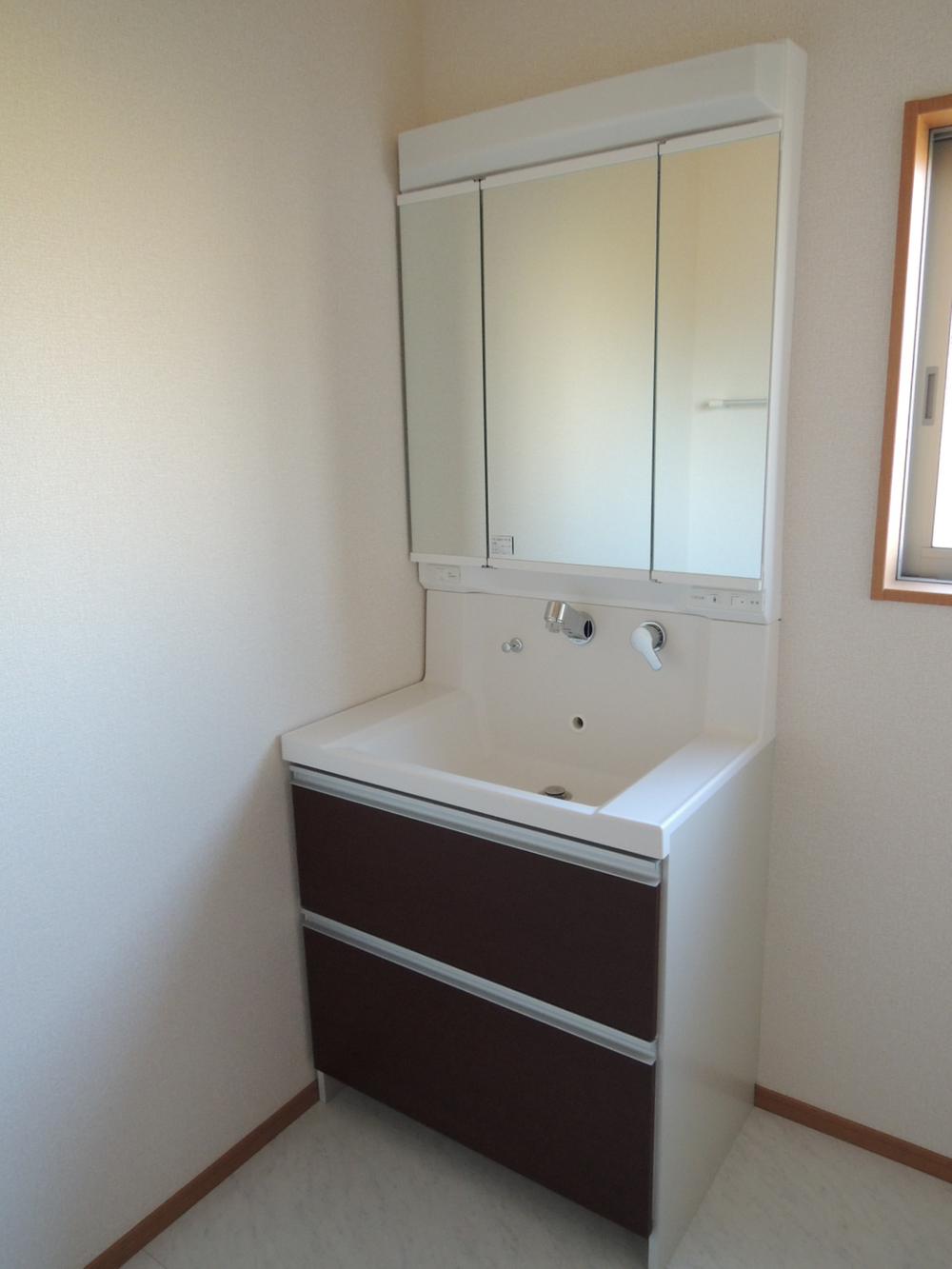 Wash basin, toilet. Indoor (11 May 2013) Shooting