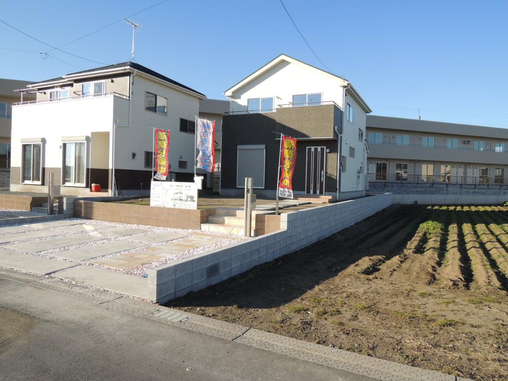 Local photos, including front road. Local (11 May 2013) Shooting