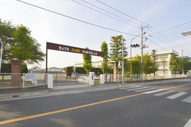 Primary school. Kamiheimi 700m up to elementary school  Walk 9 minutes. Children who, if this distance is also safe