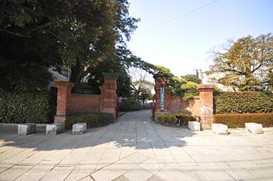 Primary school. Furukawa first elementary school to 400m  5 minutes walk to elementary school. Safely in this if the lower grades of children