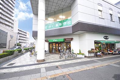 Shopping centre. VAL 1350m to Furukawa  Is the shopping building to enter a number of specialty shops and eateries