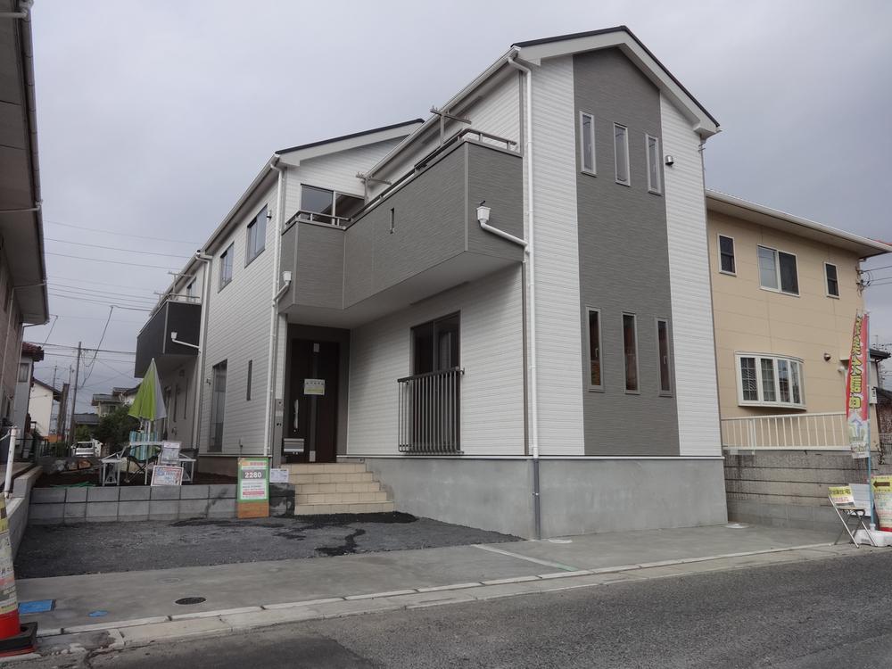 Local photos, including front road. Building 2 Price cut to 23.8 million yen ⇒2180 yen !!