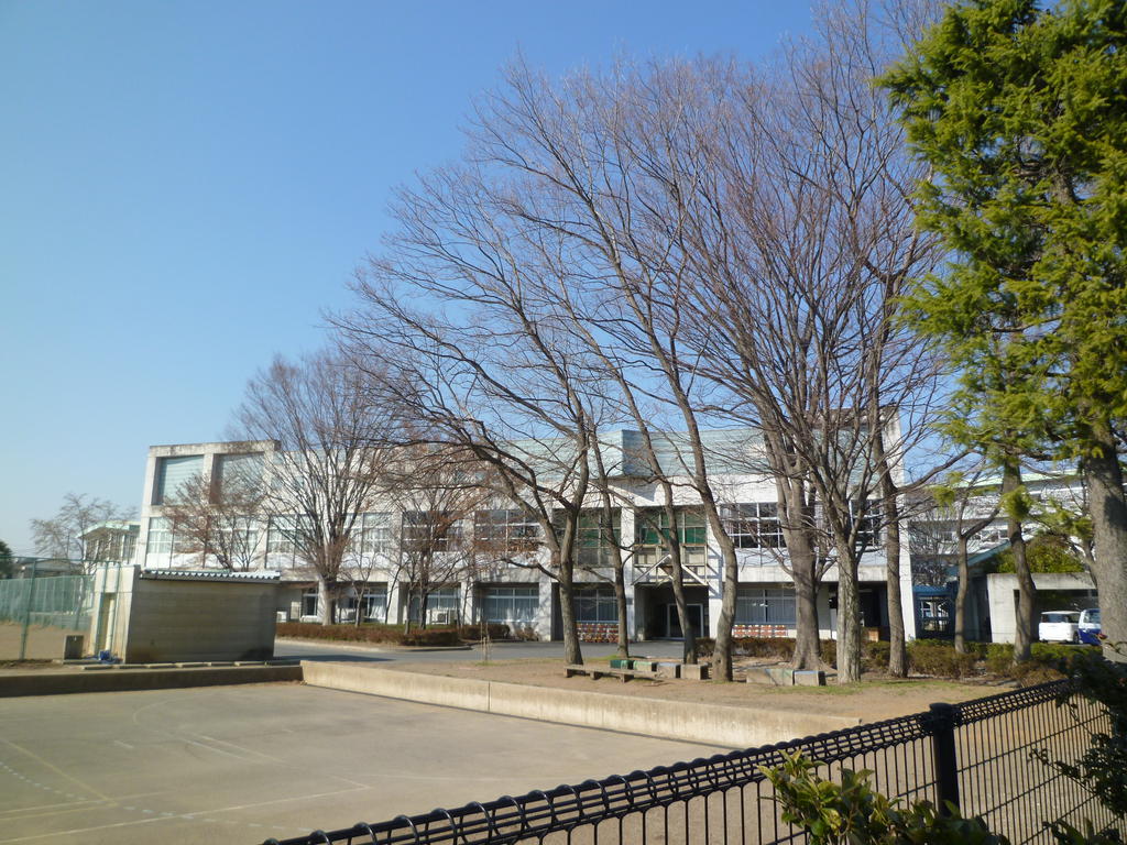 Junior high school. 552m until Koga Municipal Furukawa first junior high school (junior high school)