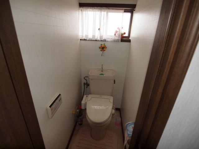 Toilet. Indoor (12 May 2013) Shooting. Also it comes with a toilet on the second floor.