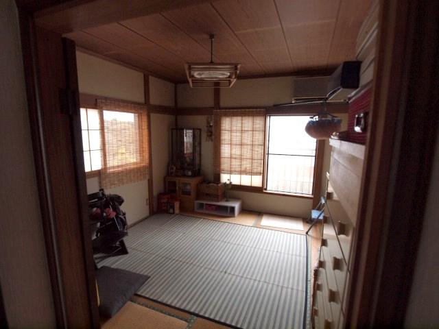 Non-living room. Indoor (12 May 2013) Shooting. It is the second floor of the Japanese-style rare in now. Since it has a balcony usability is good think.