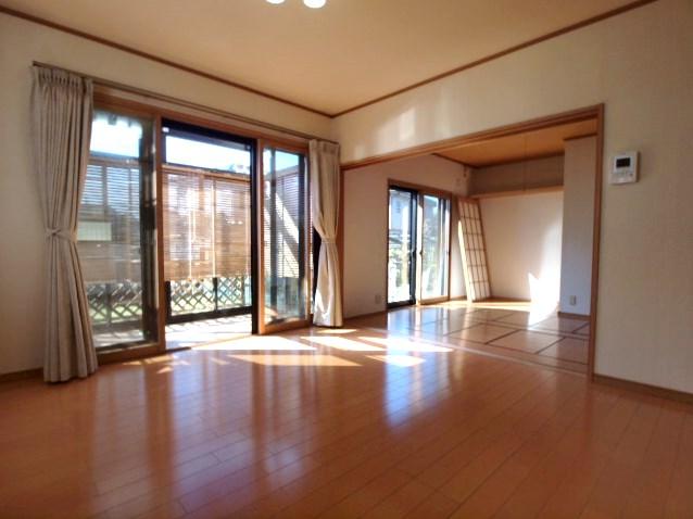 Living. Indoor (11 May 2013) Shooting. The first floor is the LDK with 21 tatami mats of breadth in the continued. There is a feeling of freedom.