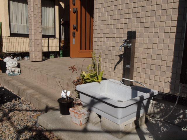 Other local. Local (11 May 2013) Shooting. The entrance next to come with outside faucet. You can also car of the car wash, Watering of plants, It comes with a very convenient location at the entrance cleaning. 