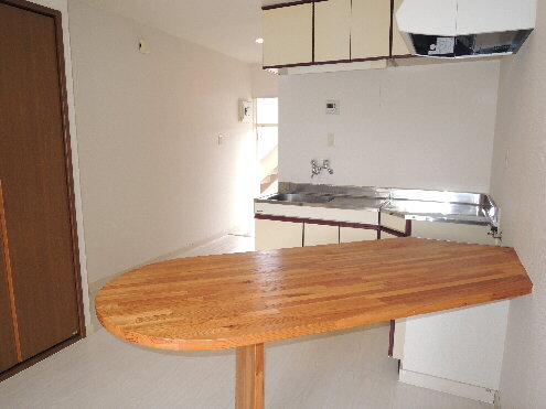 Kitchen. There are fixtures table, Easy to work! Convenient! 