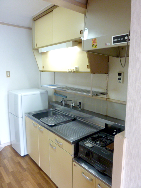 Kitchen. It comes with a gas stove! Usability good kitchen! 